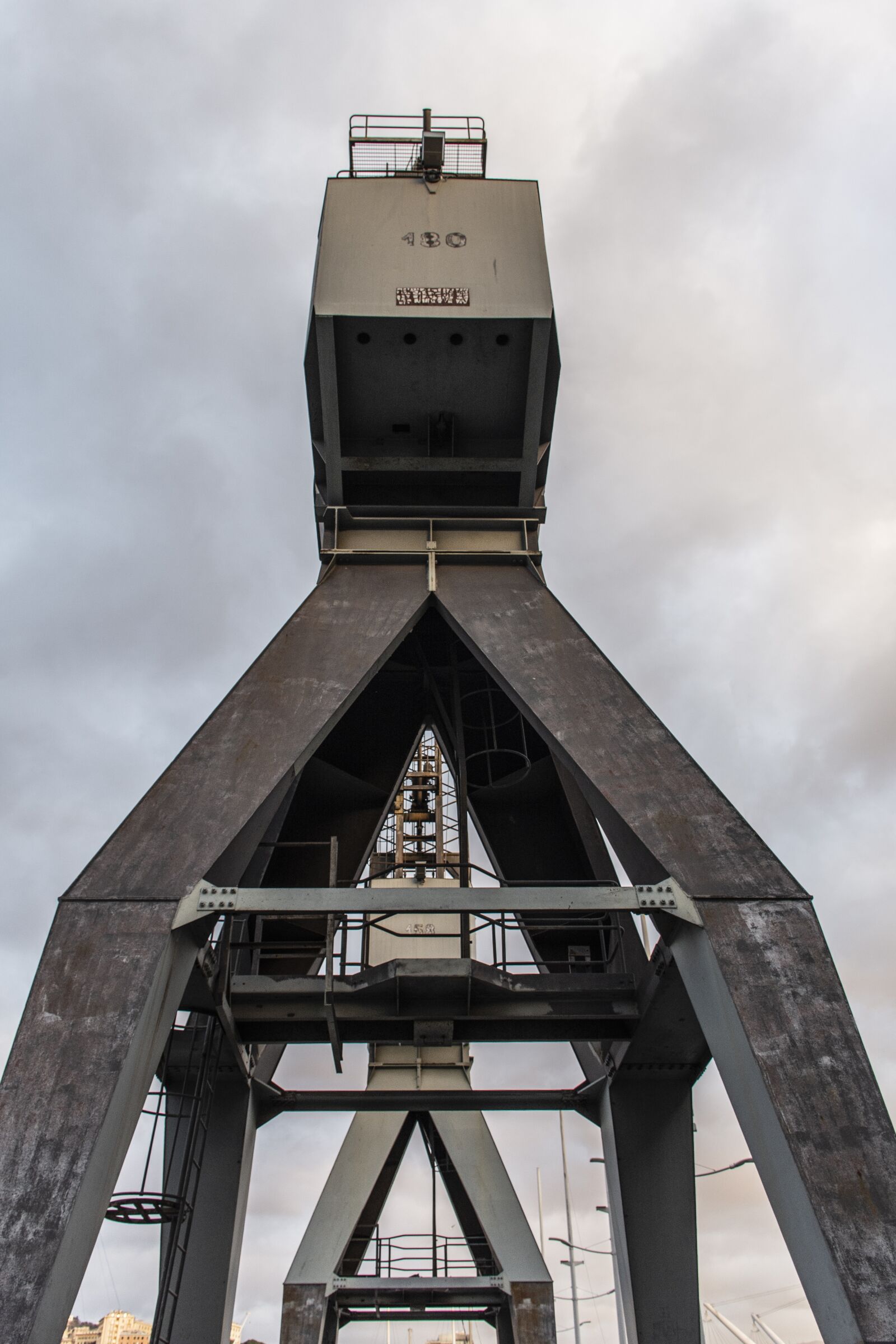Nikon D7100 sample photo. Genoa, porto, crane photography