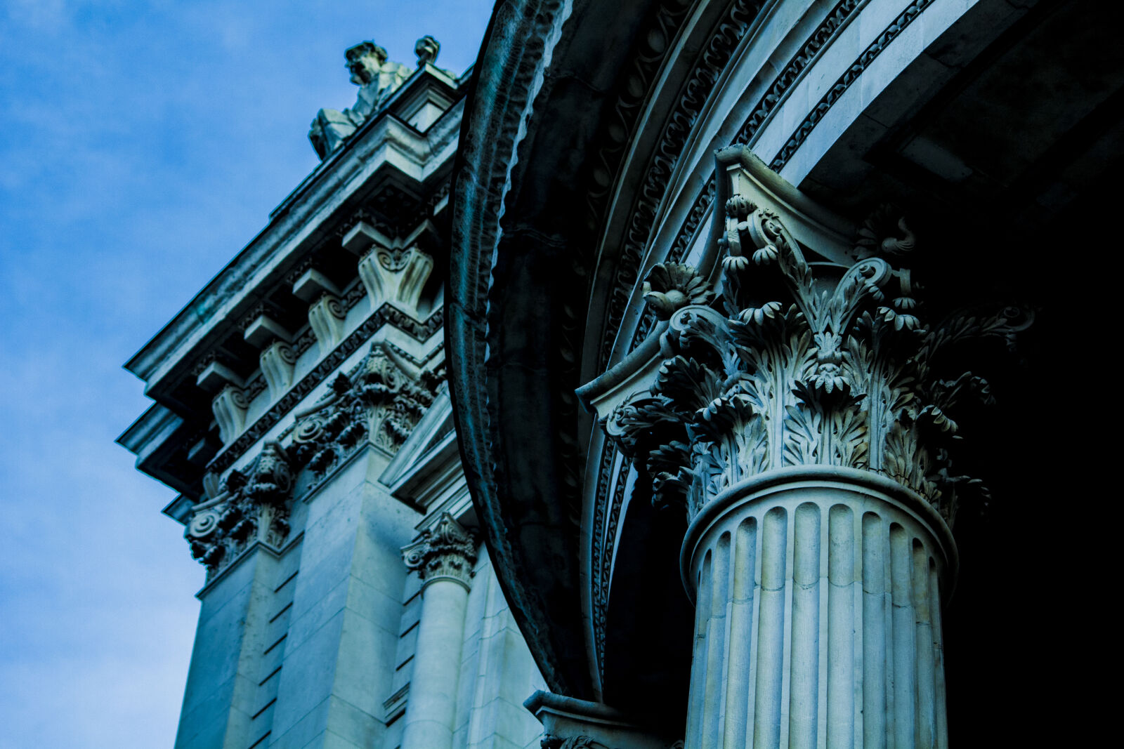 Canon EOS 550D (EOS Rebel T2i / EOS Kiss X4) sample photo. Cathedral, london, marble photography