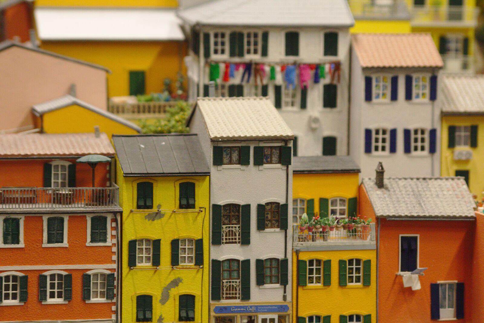 Canon EOS 1200D (EOS Rebel T5 / EOS Kiss X70 / EOS Hi) sample photo. City, village, colorful photography