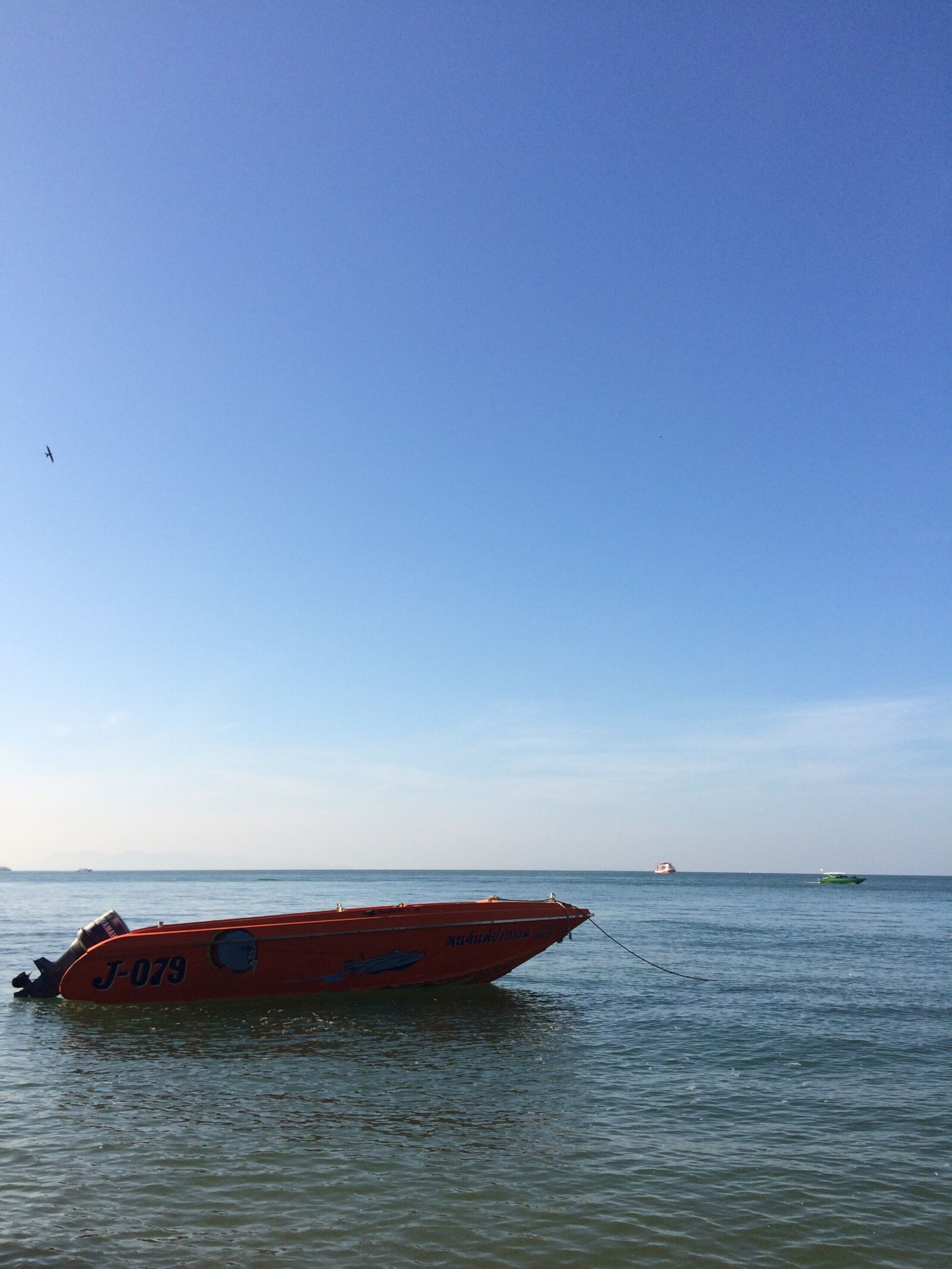 iPhone 5s back camera 4.15mm f/2.2 sample photo. Beach, pattaya, speed, boat photography