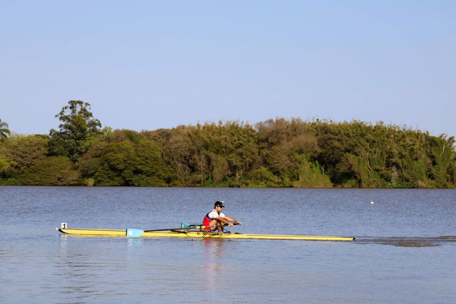 Canon EOS 750D (EOS Rebel T6i / EOS Kiss X8i) + Canon EF75-300mm f/4-5.6 sample photo. Rower, athlete, competition photography