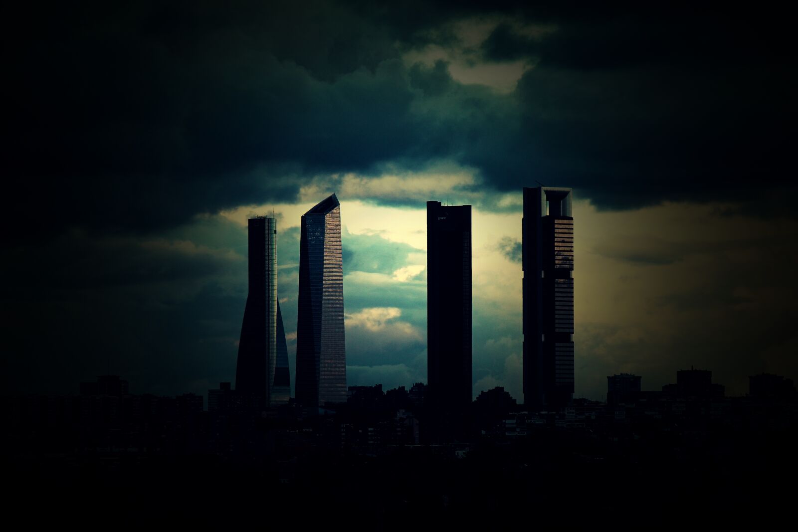 Canon EOS 550D (EOS Rebel T2i / EOS Kiss X4) sample photo. Madrid, torres, architecture photography