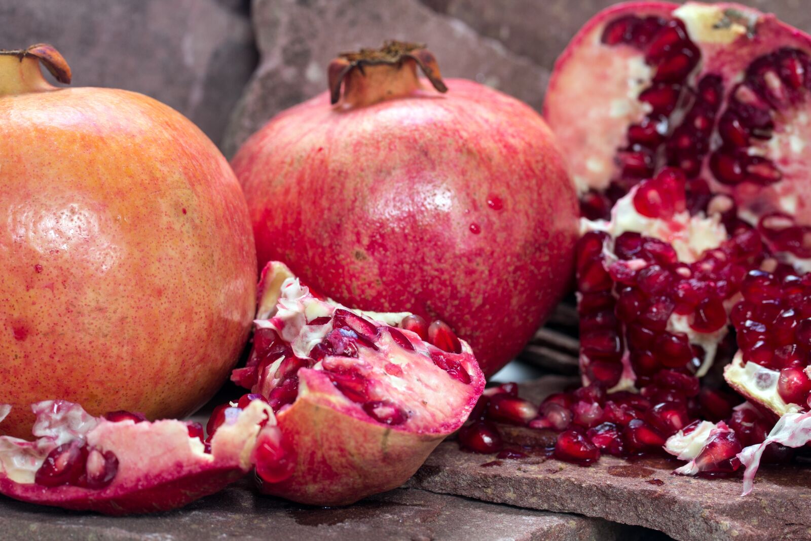 Canon EF-S 60mm F2.8 Macro USM sample photo. Pomegranate, fruit, cores photography