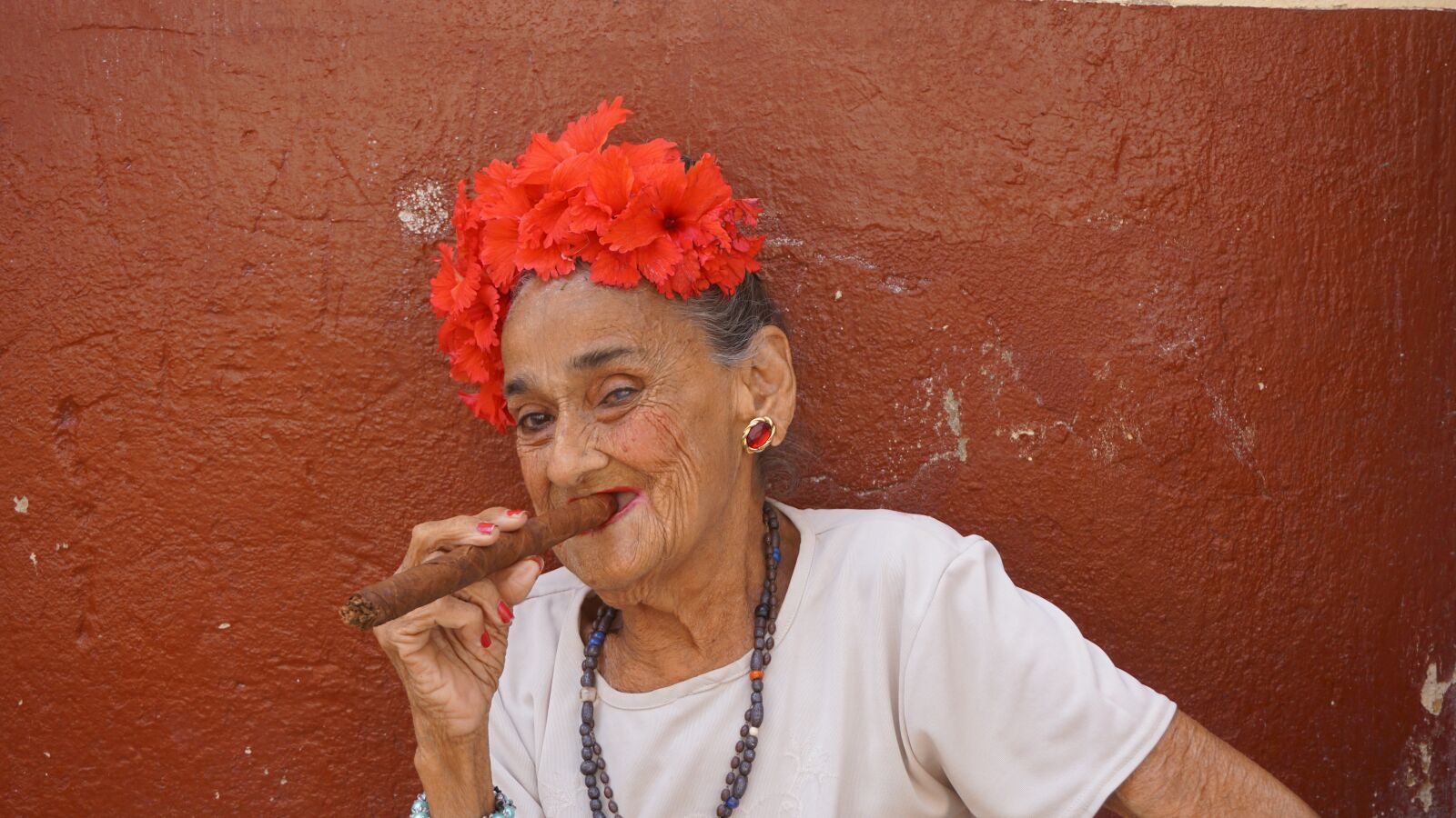 Sony a6000 sample photo. Cigar, woman, old photography