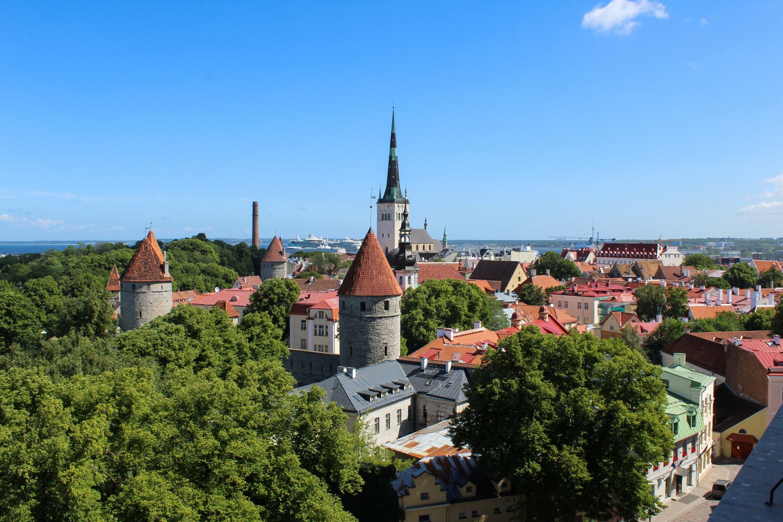 Canon EOS 1200D (EOS Rebel T5 / EOS Kiss X70 / EOS Hi) sample photo. City, old town, tallinn photography