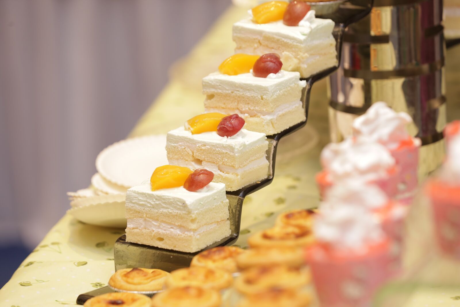 Canon EOS 6D sample photo. Cakes, pastries, dessert photography