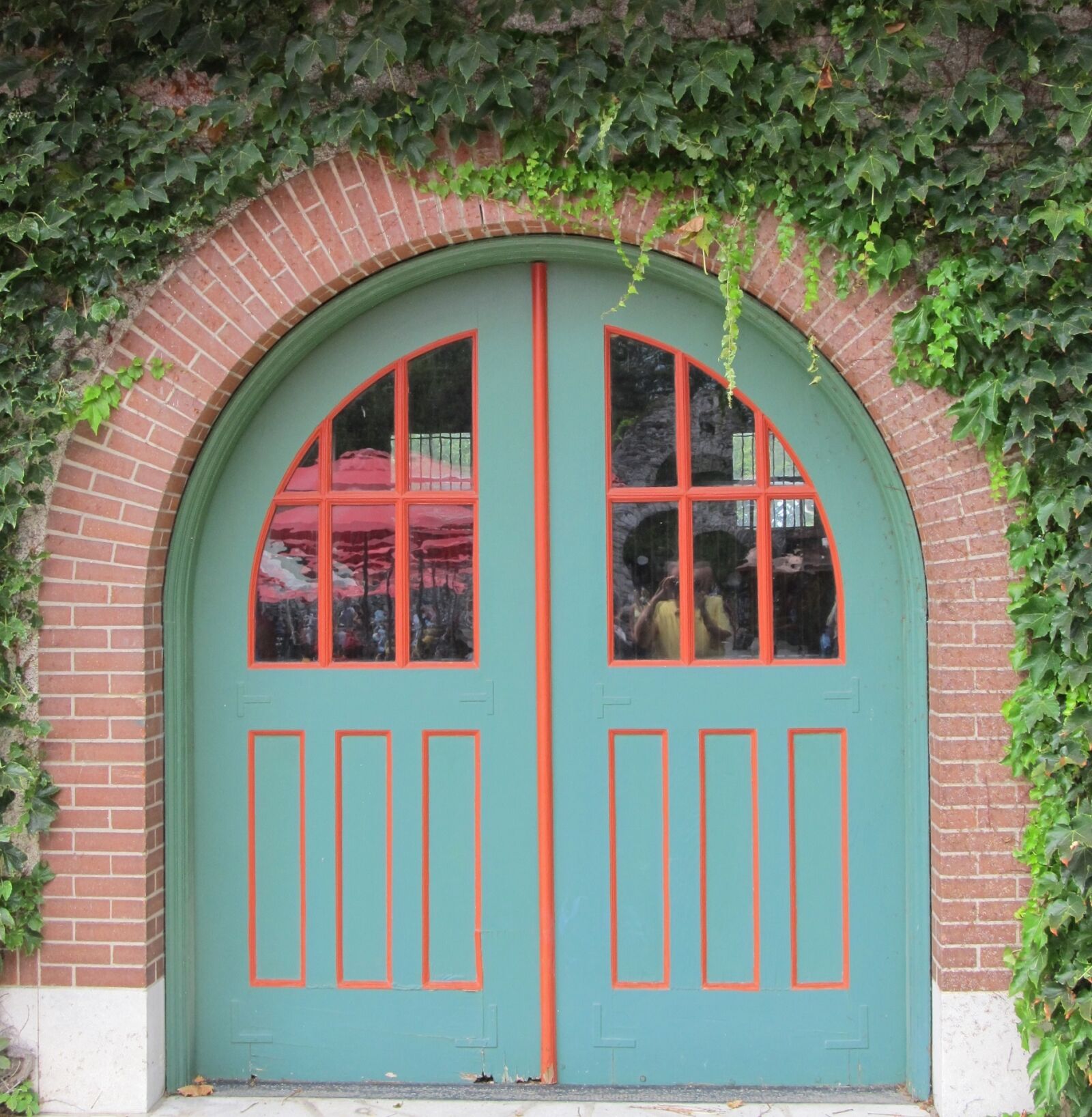 Canon PowerShot SX130 IS sample photo. Doors, painted, wood photography