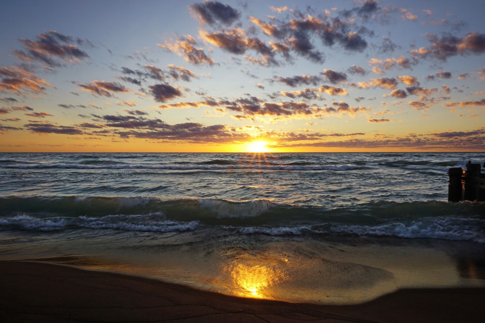 Sony E 16-50mm F3.5-5.6 PZ OSS sample photo. Sunset, surf, heart photography