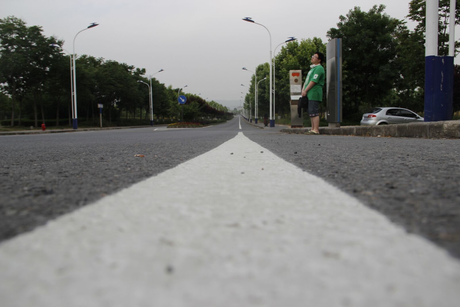 Canon EF-S 18-135mm F3.5-5.6 IS sample photo. Ground, special angle, road photography