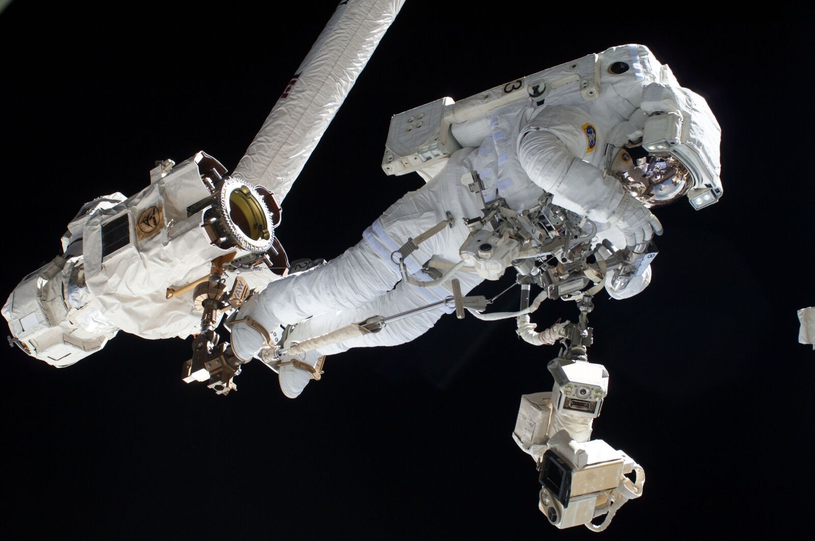 Nikon D2Xs sample photo. Astronaut, mission, space photography