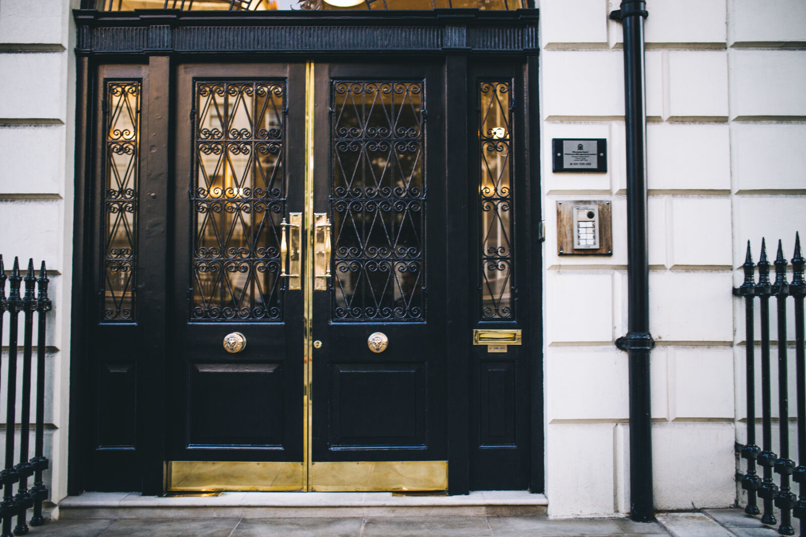 Canon EOS 6D + Sigma 35mm F1.4 DG HSM Art sample photo. Architecture, black, door, door photography