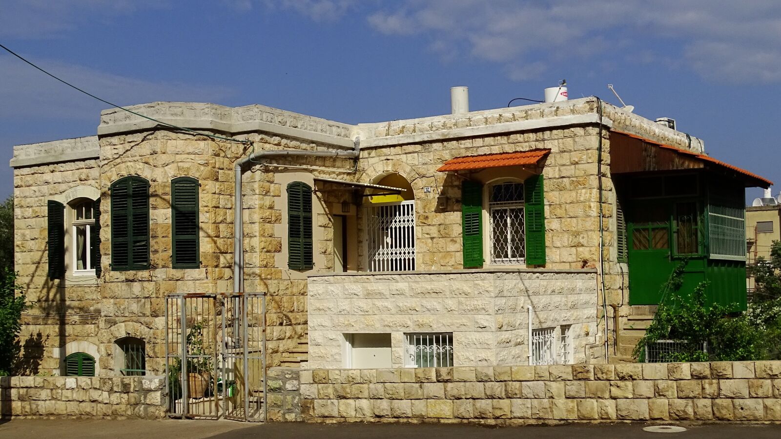 Sony Cyber-shot DSC-HX400V sample photo. Israel, haifa, building photography