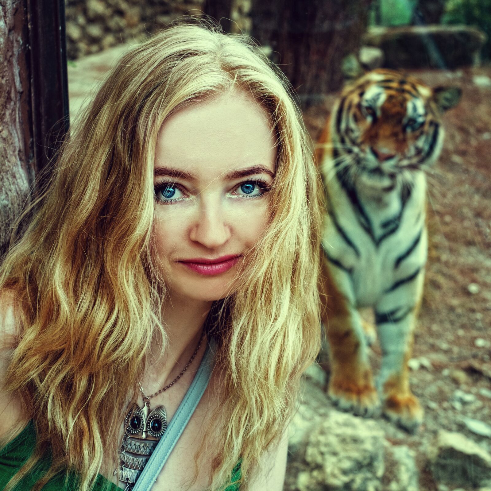 Fujifilm X-E1 + Fujifilm XF 35mm F1.4 R sample photo. Tiger, tigress, zoo photography
