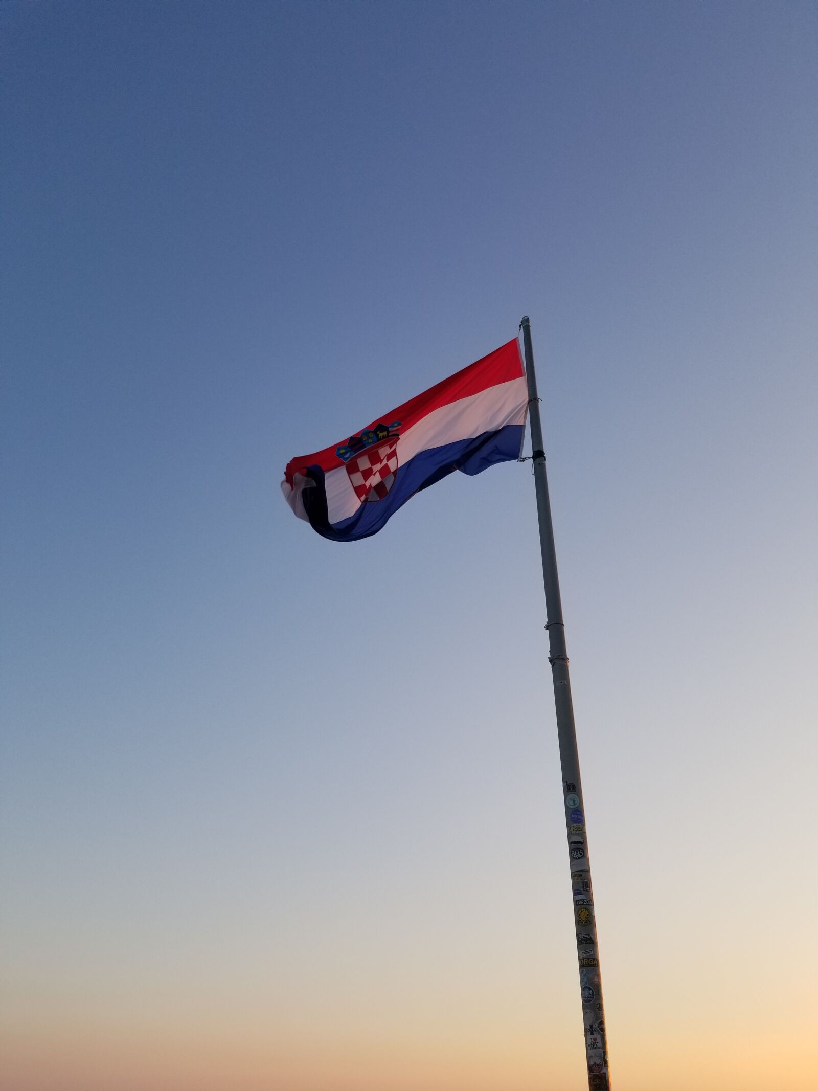 Samsung Galaxy S8 sample photo. Flag, sunset, croatia photography
