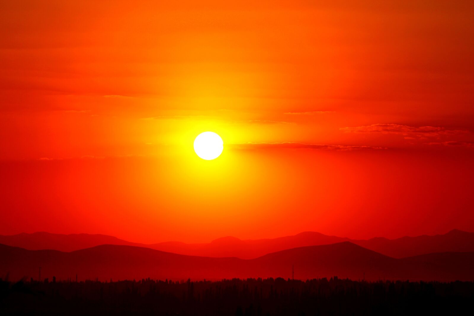 Canon EF-S 55-250mm F4-5.6 IS II sample photo. Sunset, red, solar photography