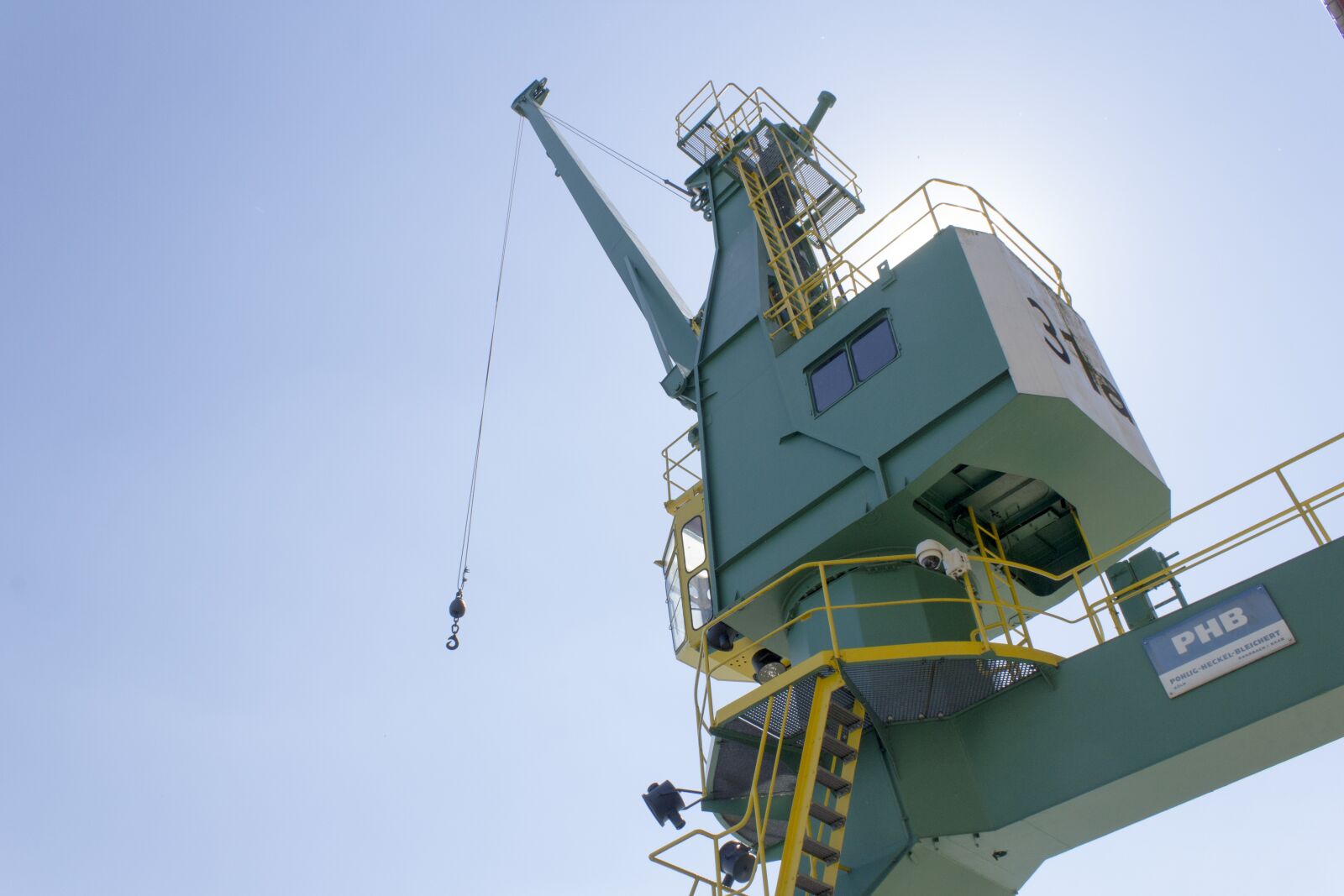 Canon EOS 60D sample photo. Industrial, crane, merchandise photography