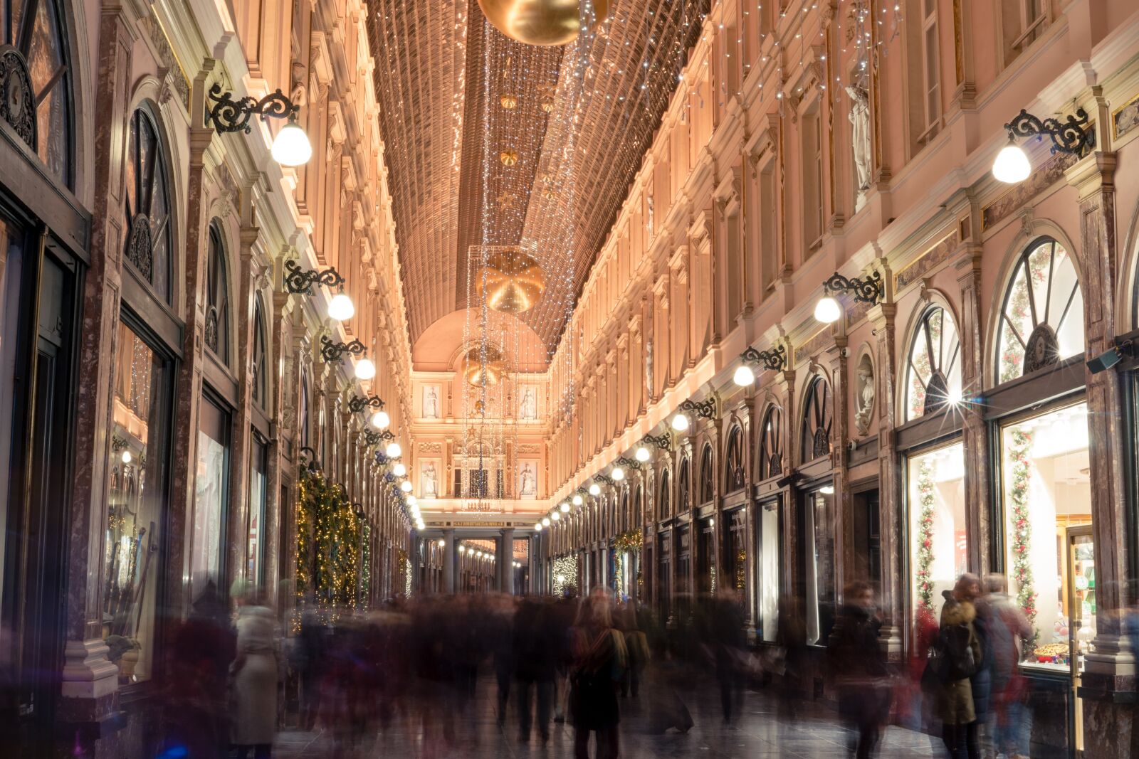 Sony a99 II sample photo. Les galeries royales, people photography