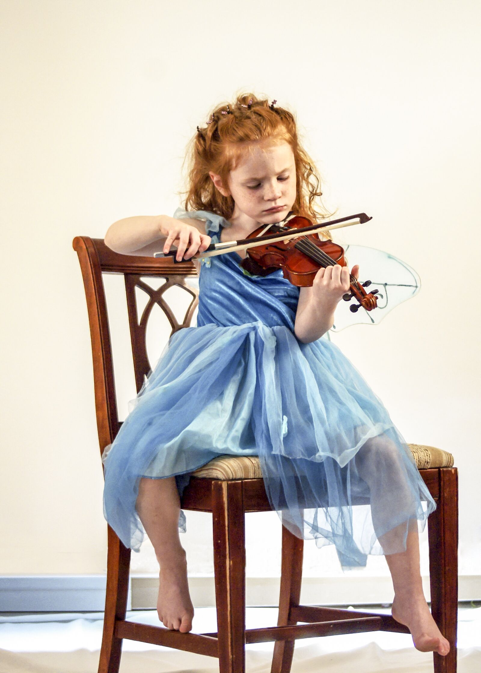 Sony Alpha DSLR-A100 sample photo. Violin, child, girl photography