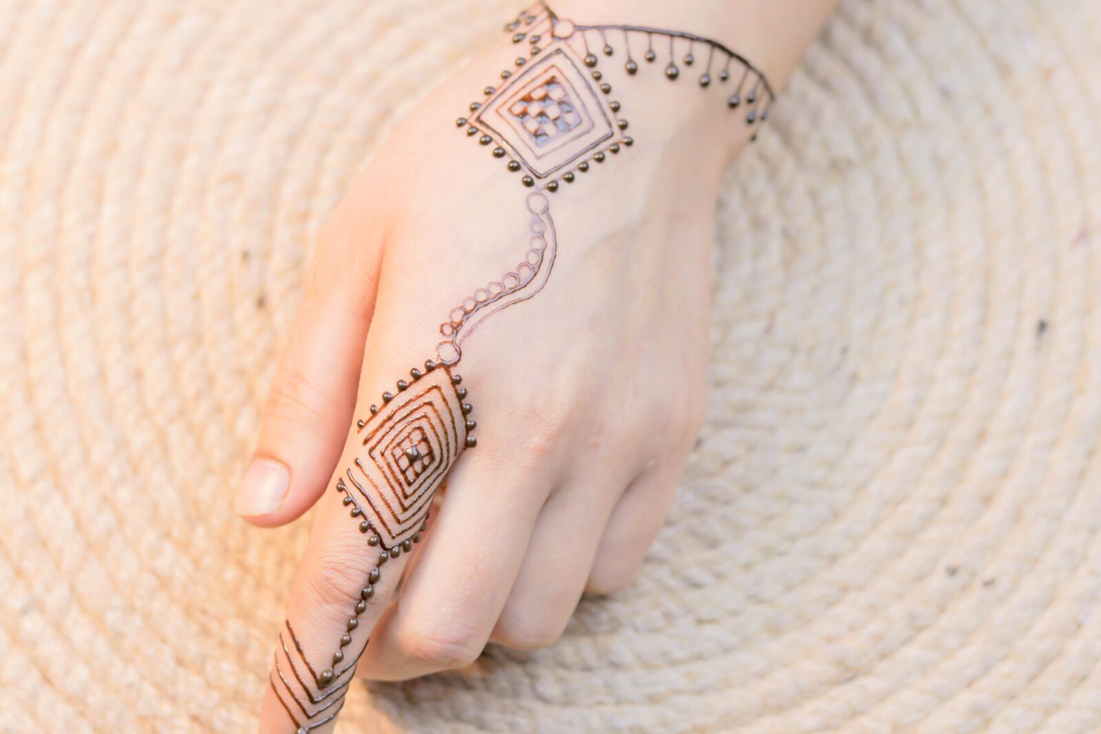 Canon EOS 80D + Canon EF 50mm F1.8 STM sample photo. Henna, hands, mehendi photography