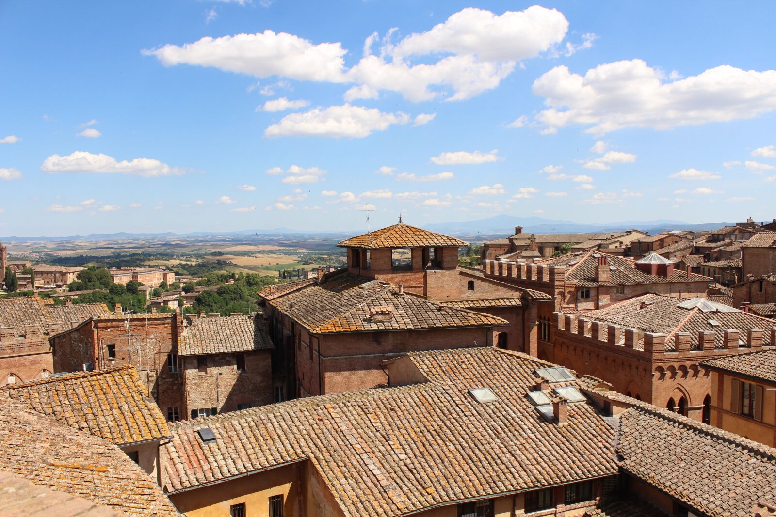 Canon EOS 600D (Rebel EOS T3i / EOS Kiss X5) sample photo. Italy, montapulciano, sky photography