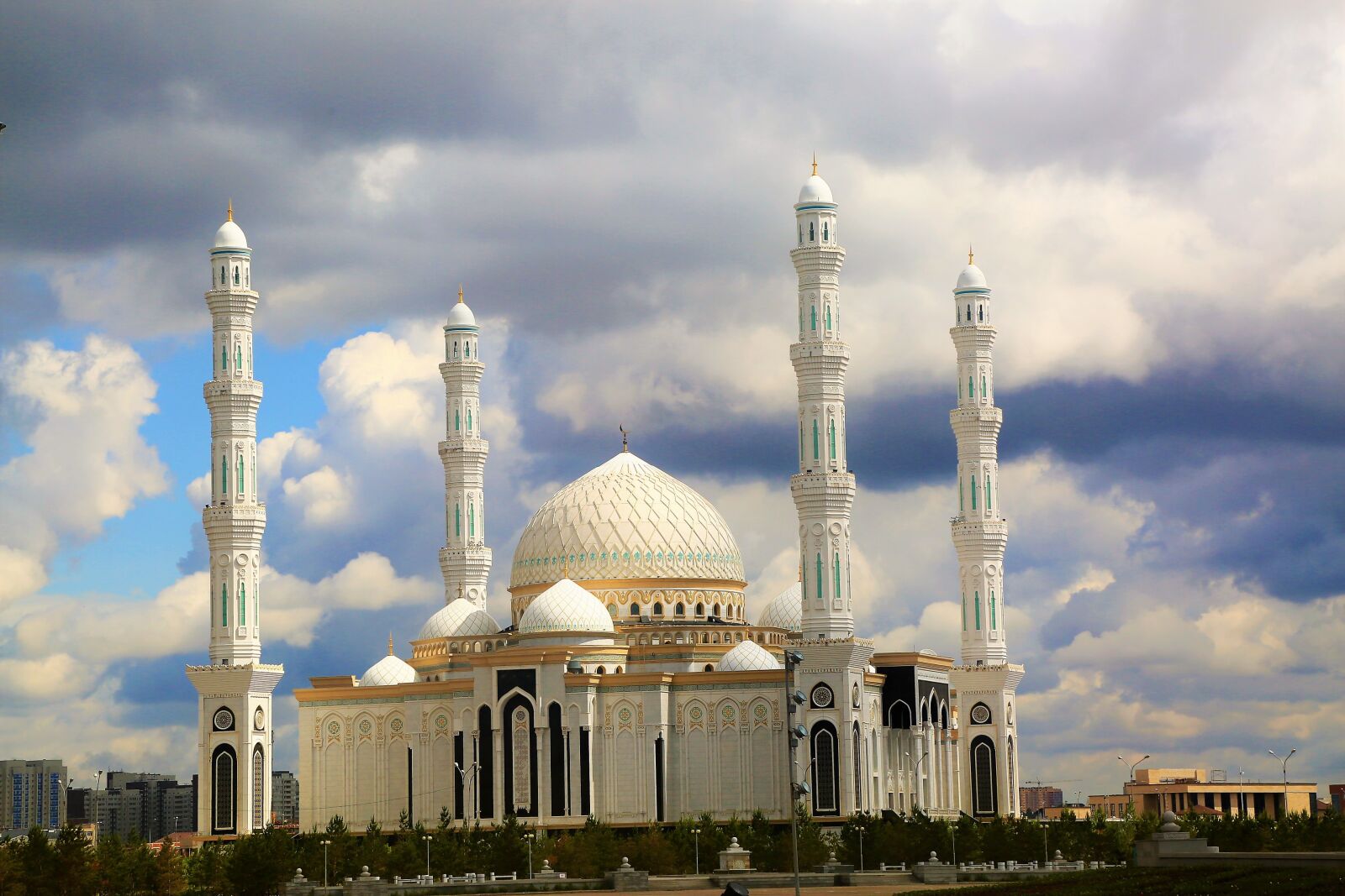 Canon EF 24-105mm F4L IS USM sample photo. Cami, minaret, dome photography