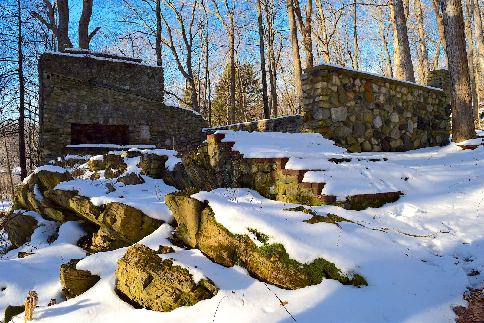 Nikon D3300 sample photo. Stone structure, snow, winter photography