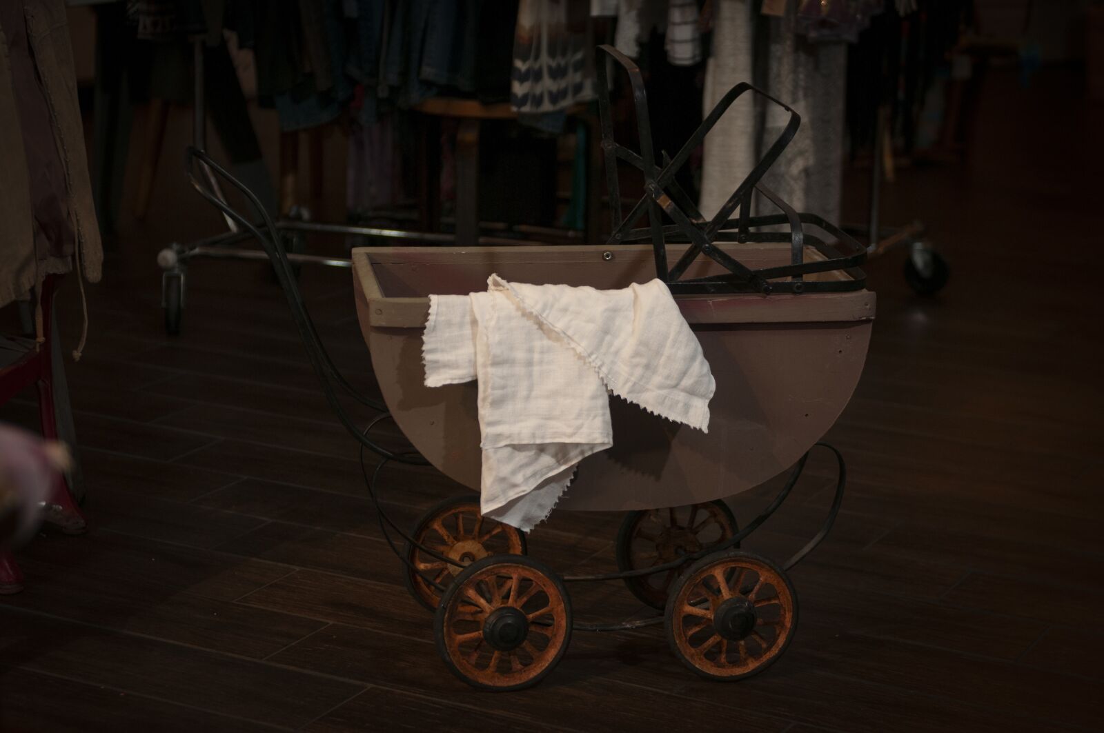 Nikon D300S sample photo. Vintage buggy, antique, shop photography
