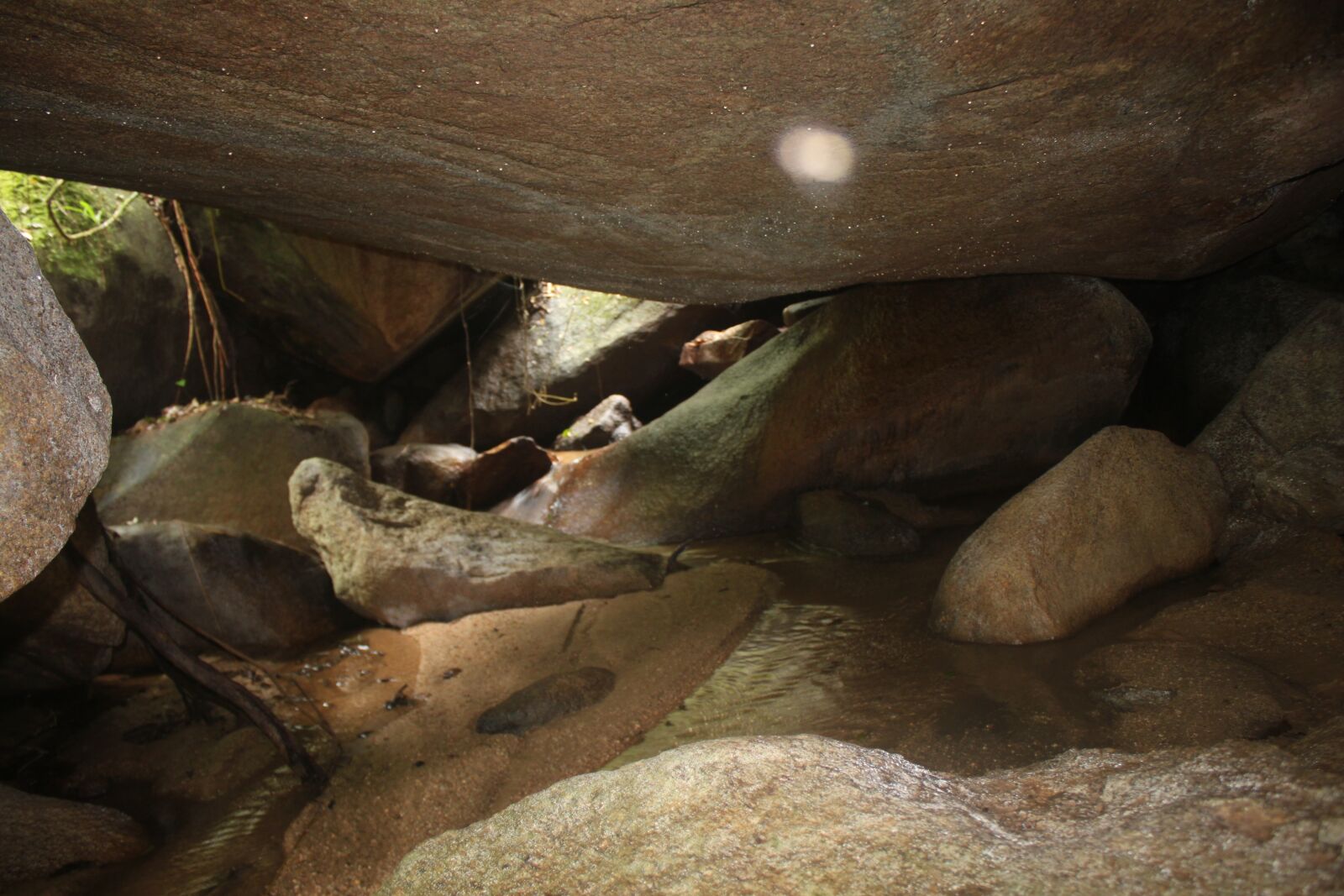 Canon EOS 500D (EOS Rebel T1i / EOS Kiss X3) sample photo. Cave, stone, rock photography