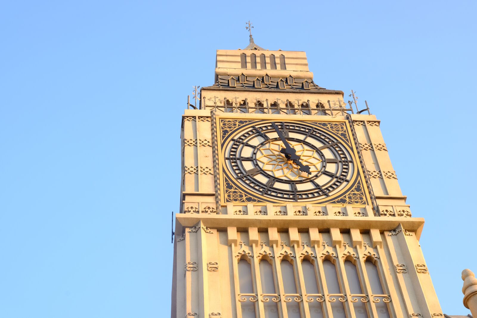 Fujifilm XF 16-55mm F2.8 R LM WR sample photo. Architecture, sky, clock photography