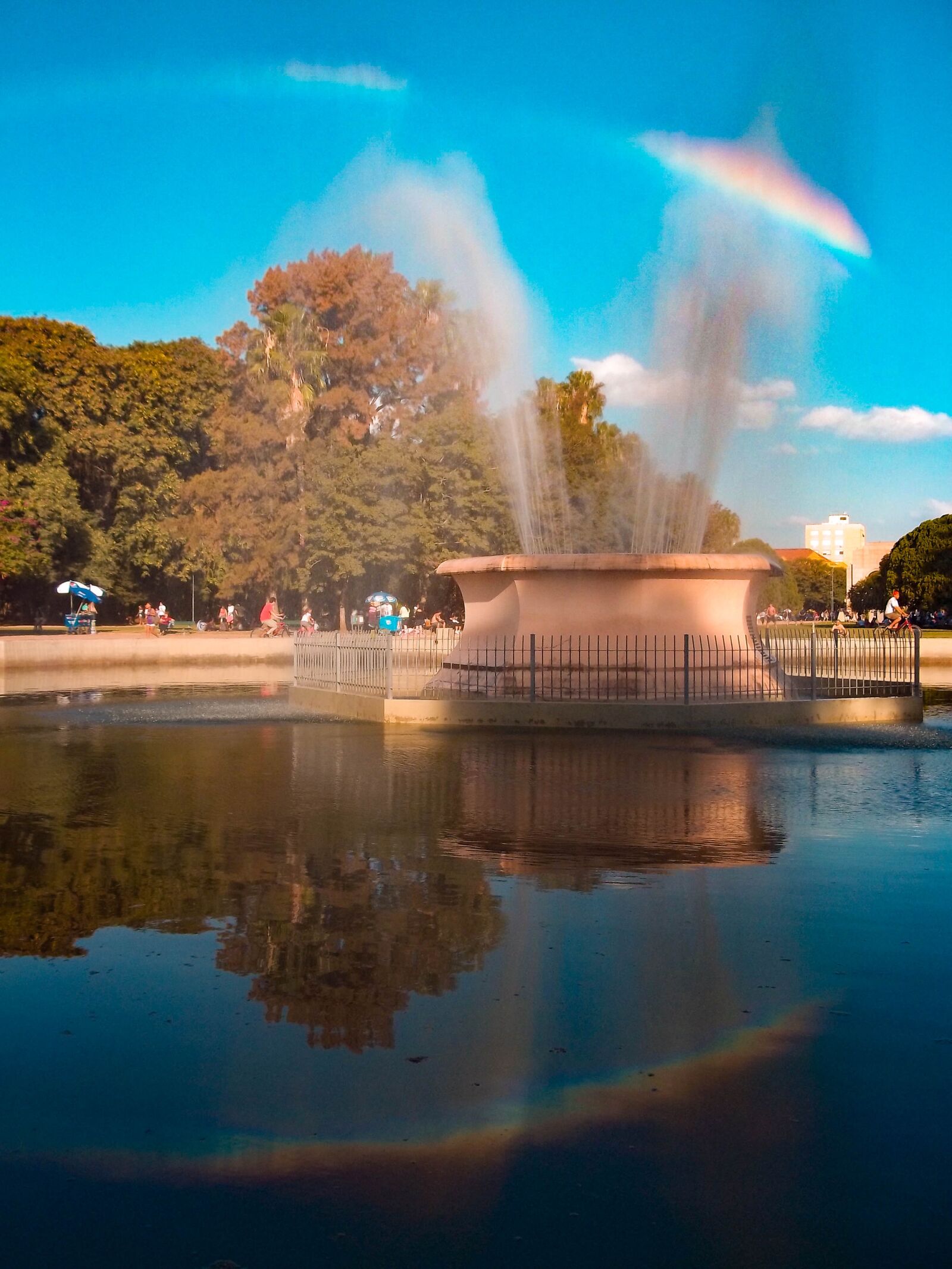 Kodak EASYSHARE M530 DIGITAL CAMERA sample photo. Fountain, rainbow, water photography