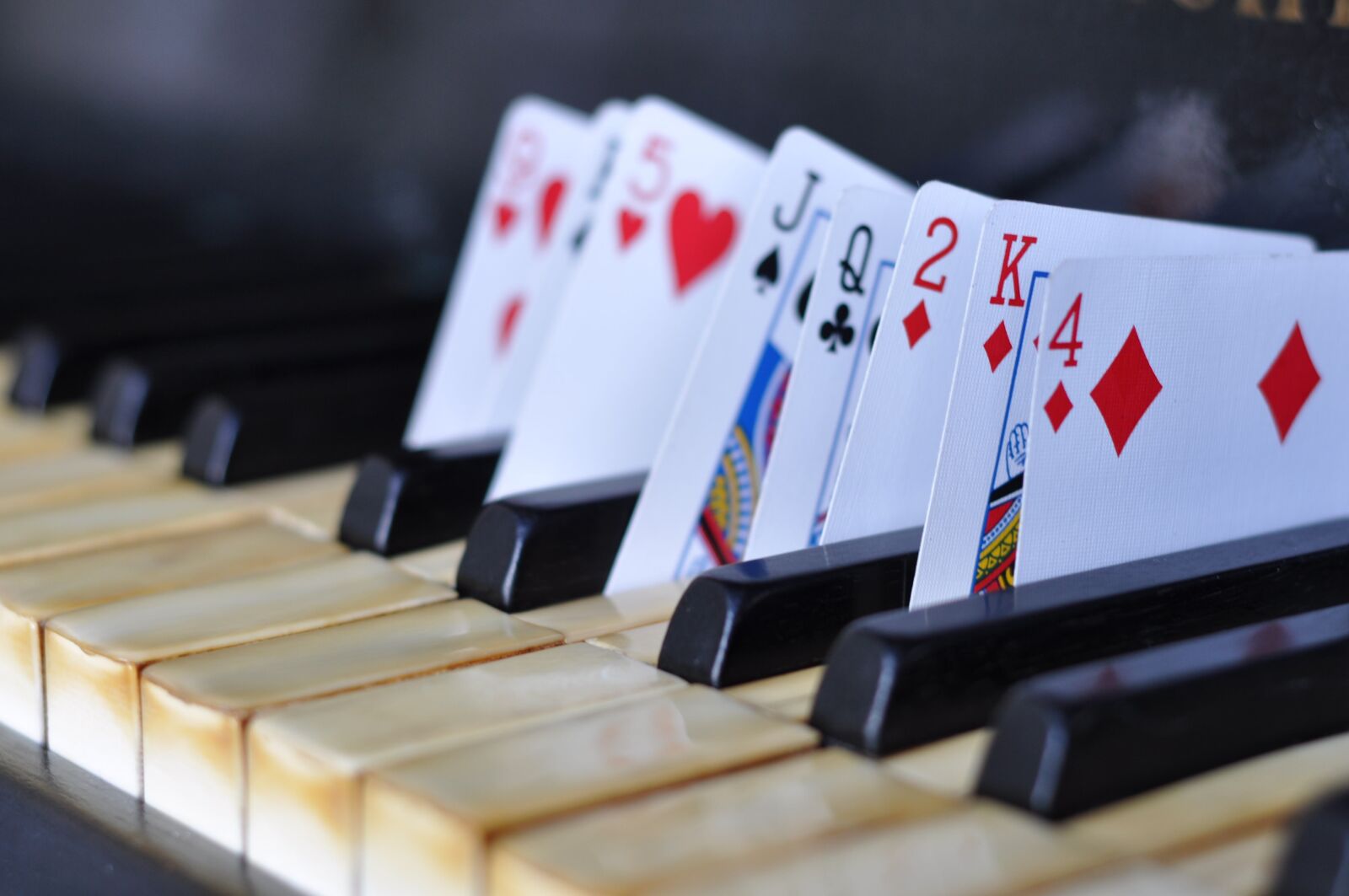 Nikon D90 sample photo. Piano, magic, cards photography