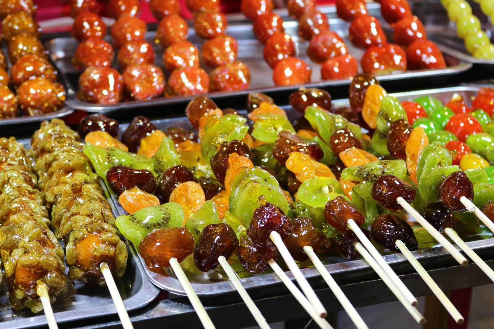 Canon EOS 750D (EOS Rebel T6i / EOS Kiss X8i) sample photo. Dried fruit, fruit skewers photography
