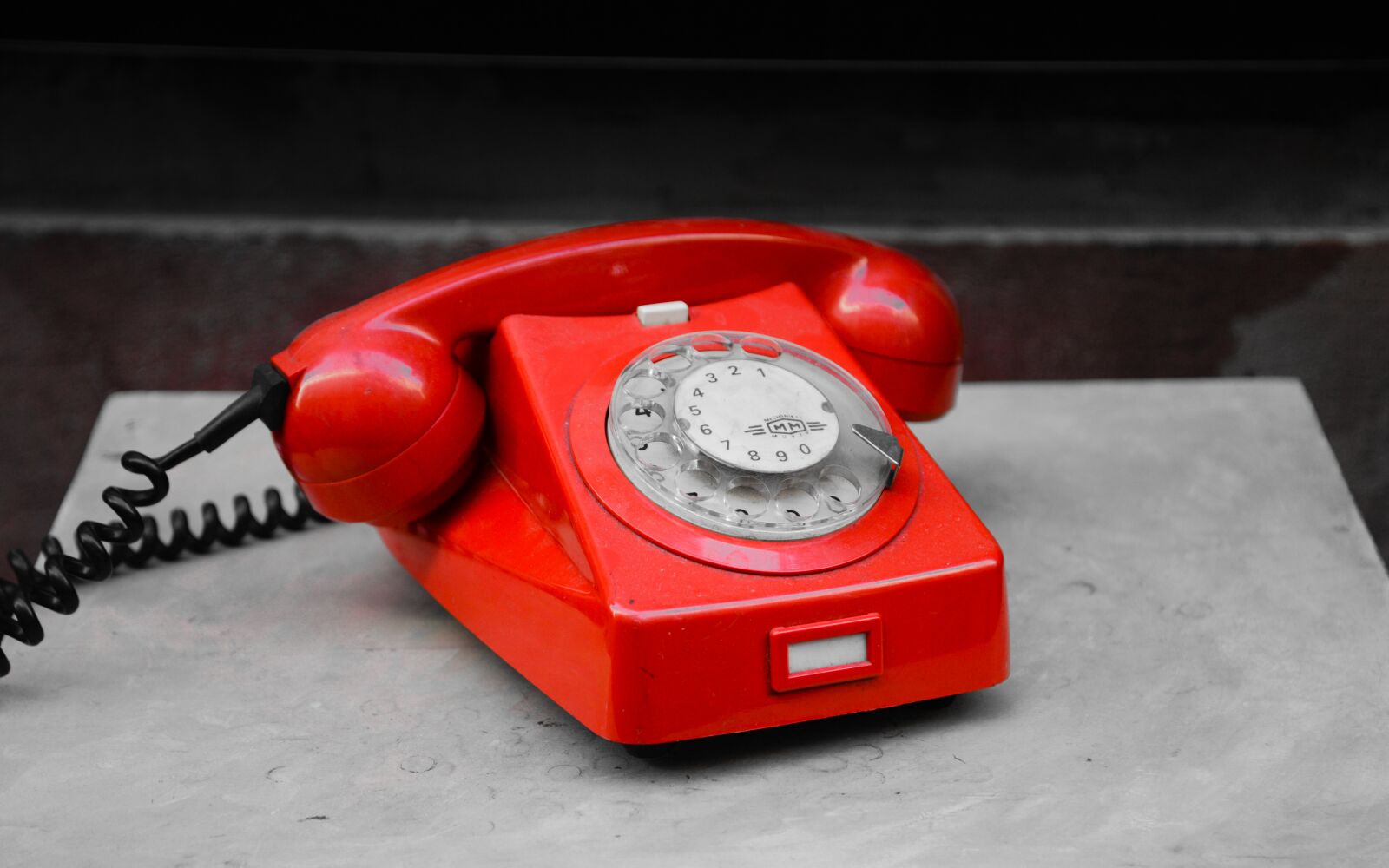 Nikon D610 sample photo. Red, phone, alarm photography