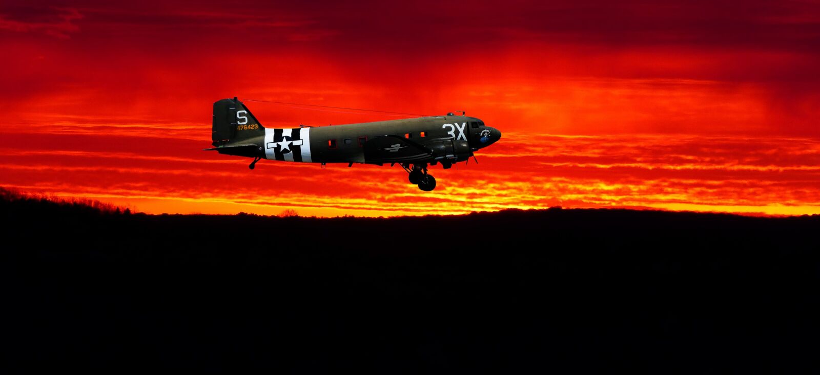 Panasonic Lumix DMC-FZ200 sample photo. Sunset, aircraft, bomber photography