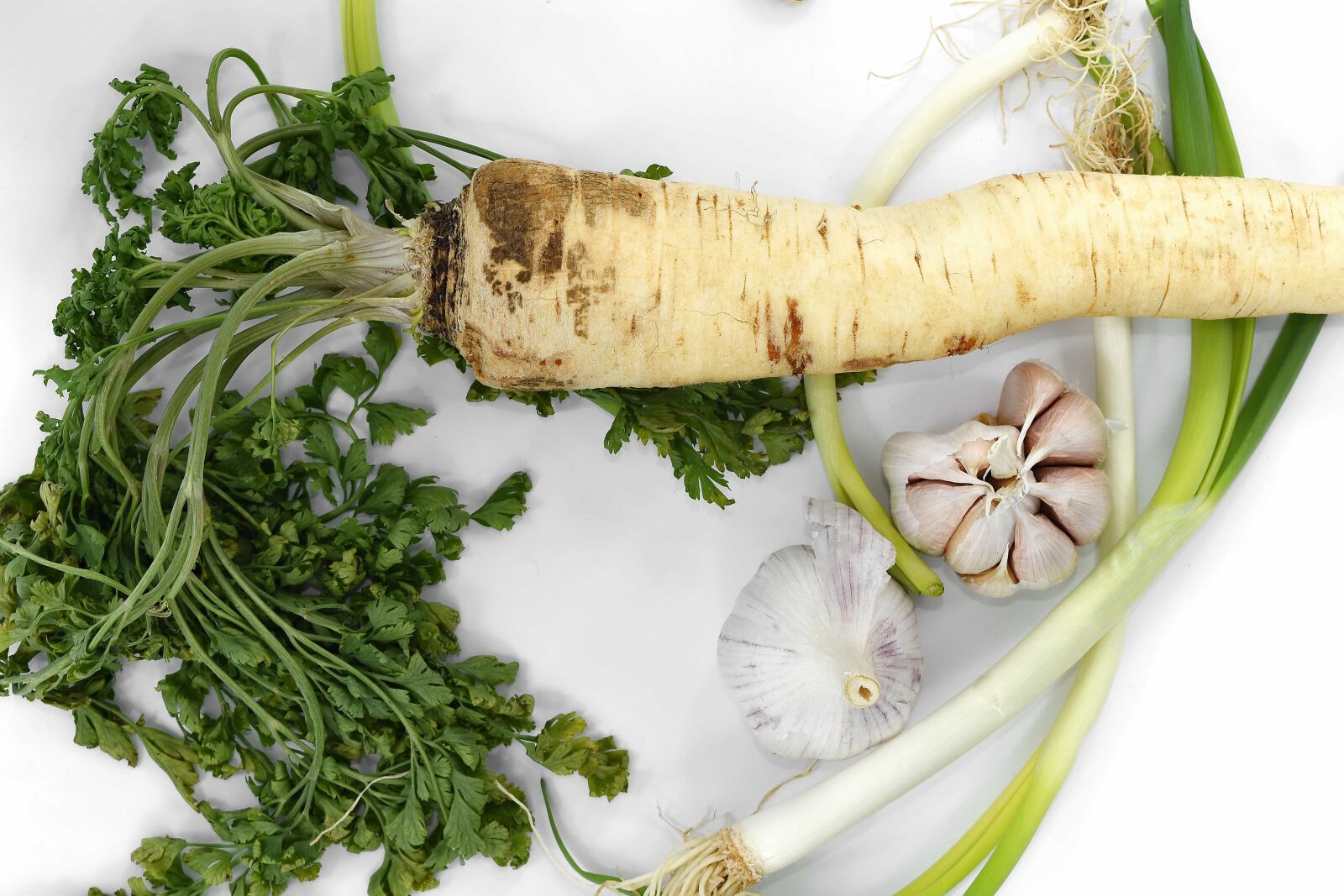 Nikon D5500 sample photo. Aromatic, garlic, green leaves photography