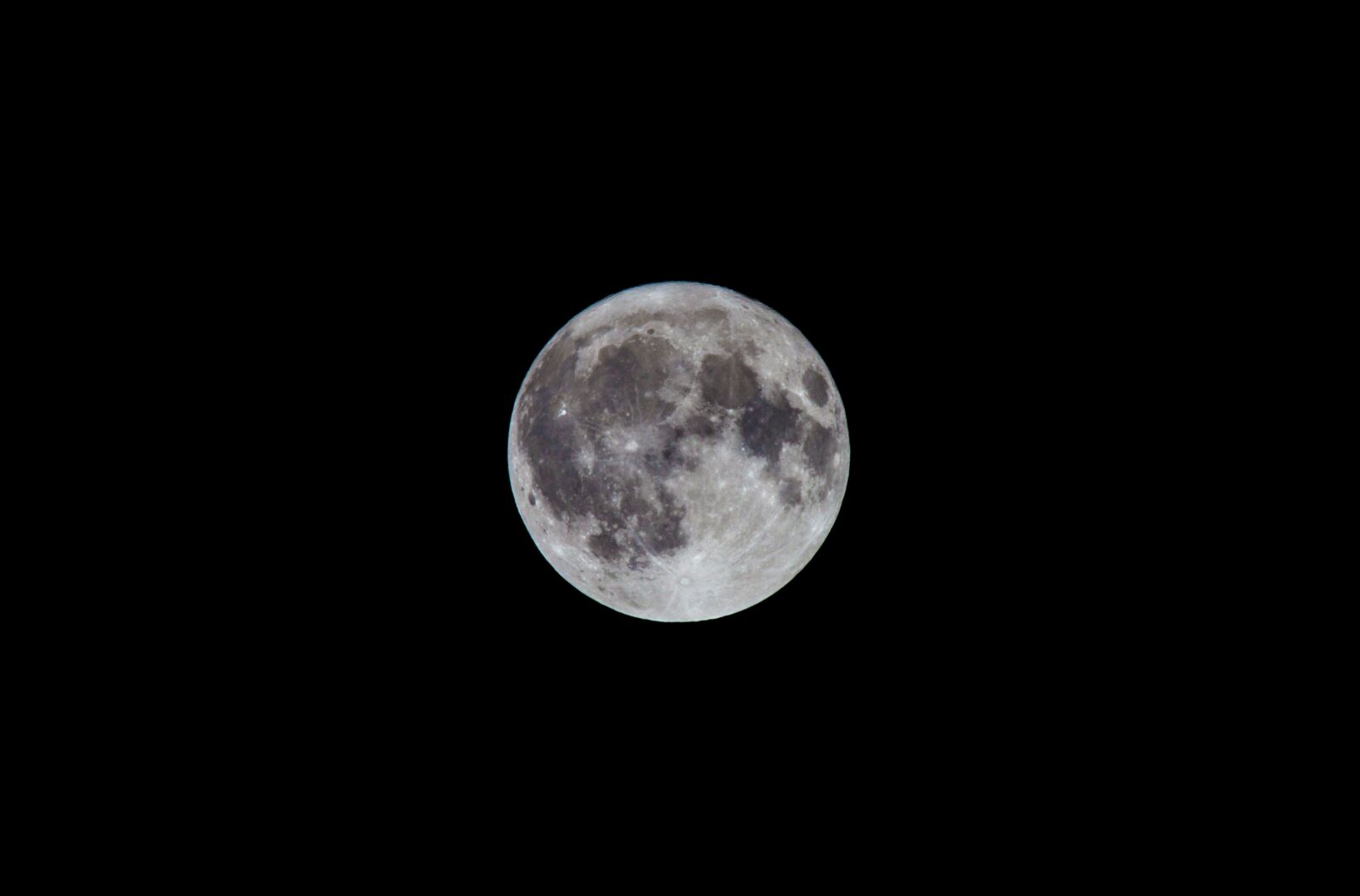 Canon EOS 600D (Rebel EOS T3i / EOS Kiss X5) + Tamron SP 150-600mm F5-6.3 Di VC USD sample photo. Moon, night, full moon photography