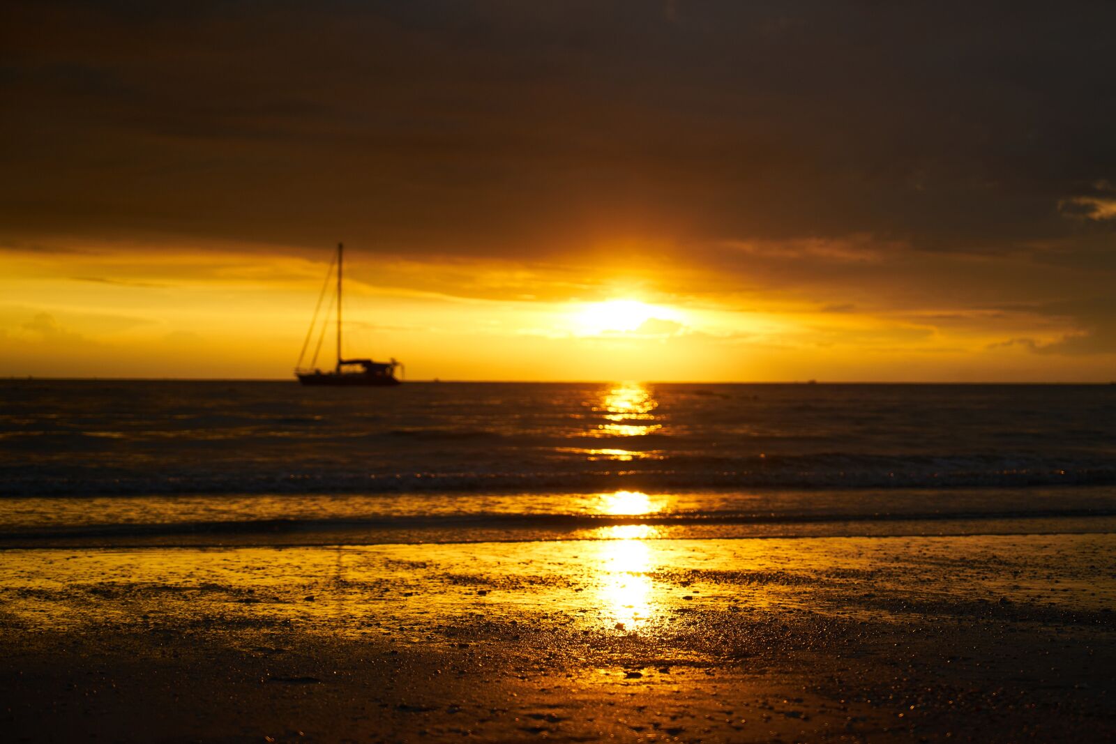 Sony a7R II sample photo. Solar, beach, light photography