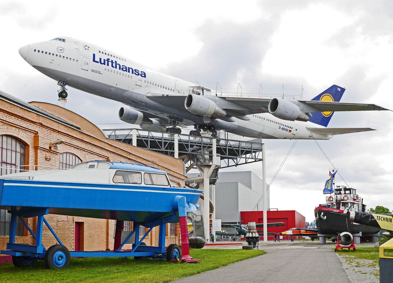 Panasonic Lumix DMC-GH3 sample photo. Boeing 747, jumbo jet, museum photography