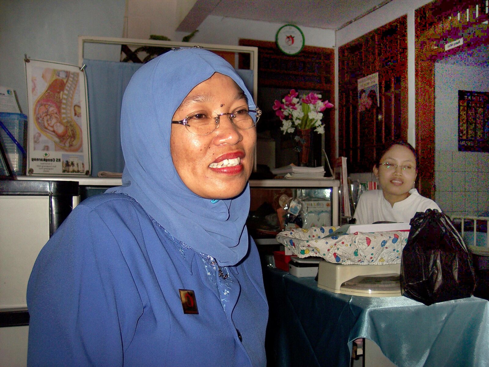 Kodak DX7630 ZOOM DIGITAL CAMERA sample photo. Indonesian, midwife, female, clean photography