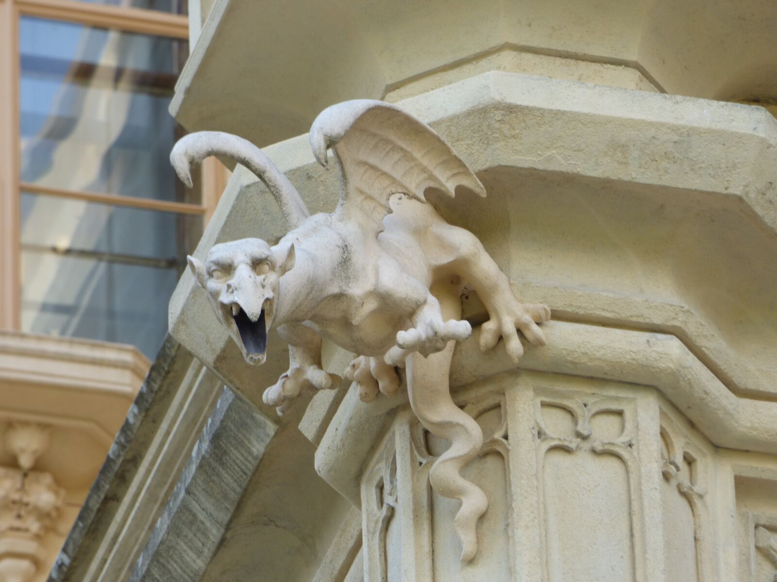 Panasonic DMC-FZ72 sample photo. Neck, gutter, gargoyle photography