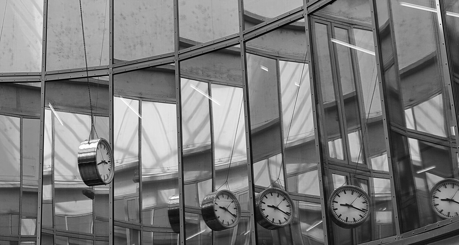 Canon EF 24-105mm F4L IS USM sample photo. Clock, time, kunsthalle photography