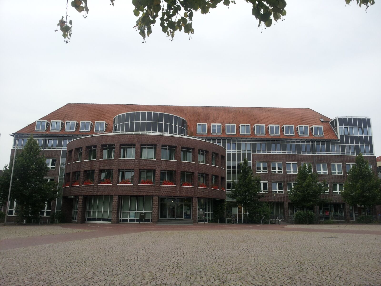 Samsung Galaxy S2 sample photo. Town hall, uelzen, building photography