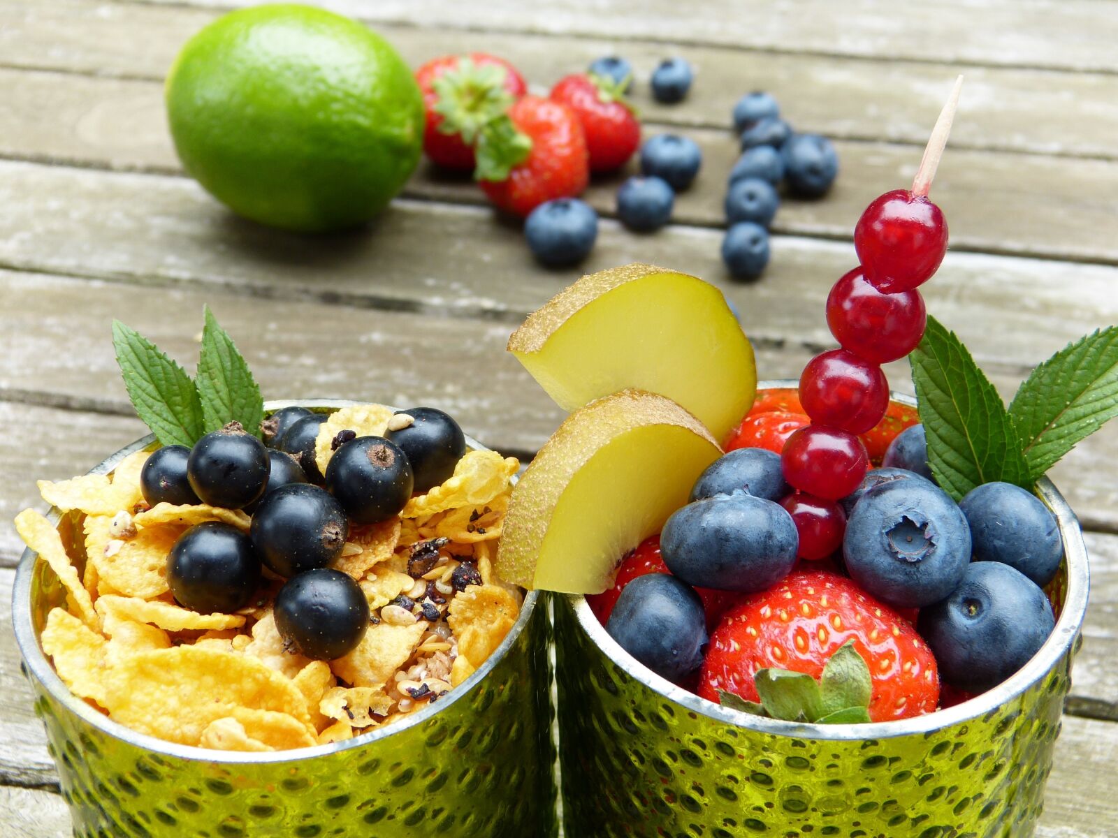 Panasonic Lumix DMC-FZ150 sample photo. Fruits, fruit, glasses photography