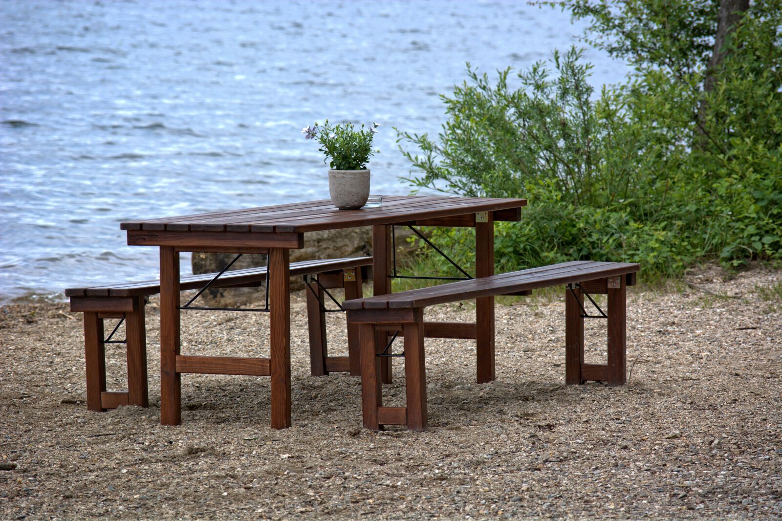 55.0-200.0mm f/4.0-f/5.6 sample photo. Seat, bench, bank photography