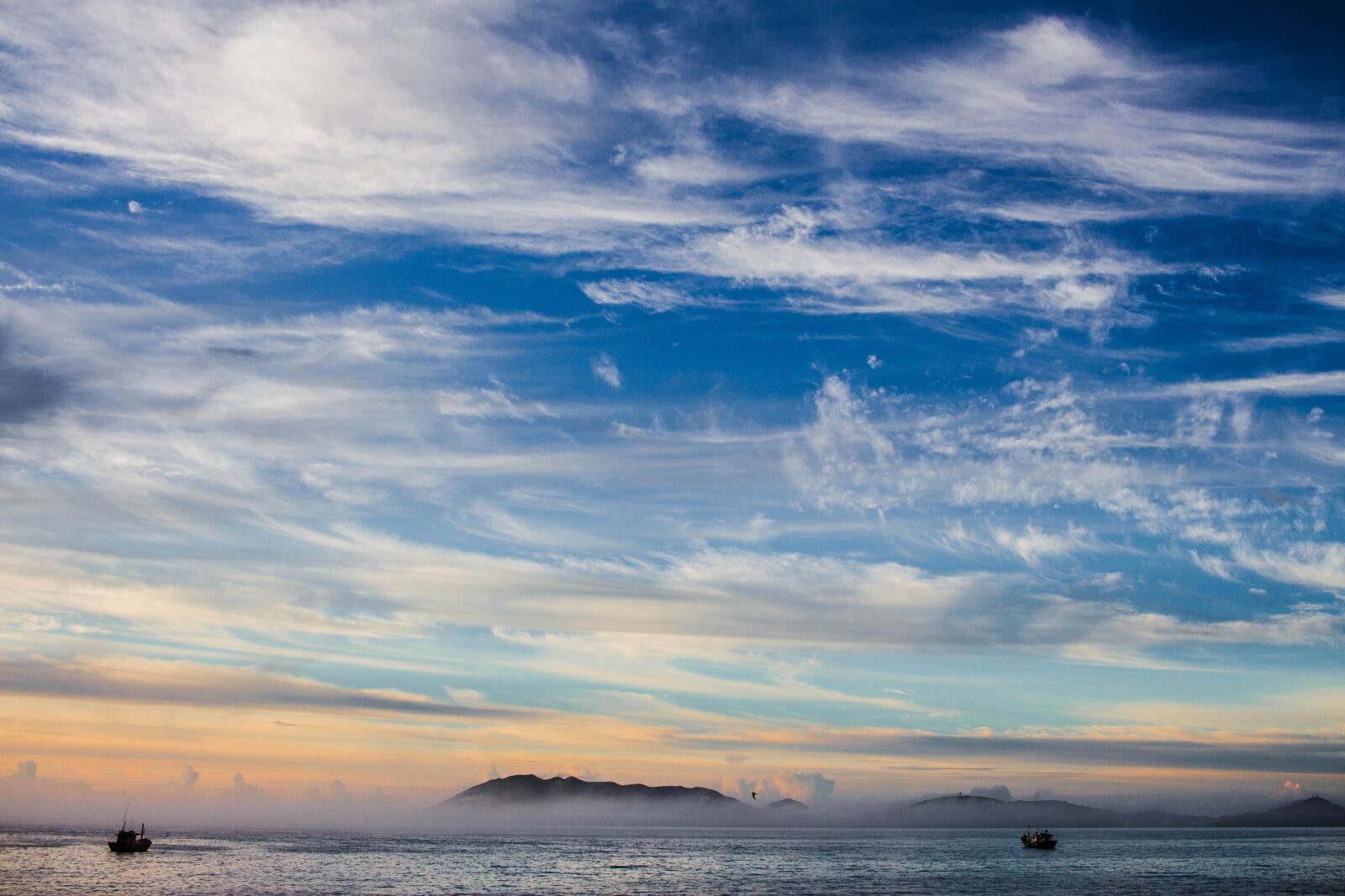 Canon EF-S 24mm F2.8 STM sample photo. Cabo frio, strong beach photography