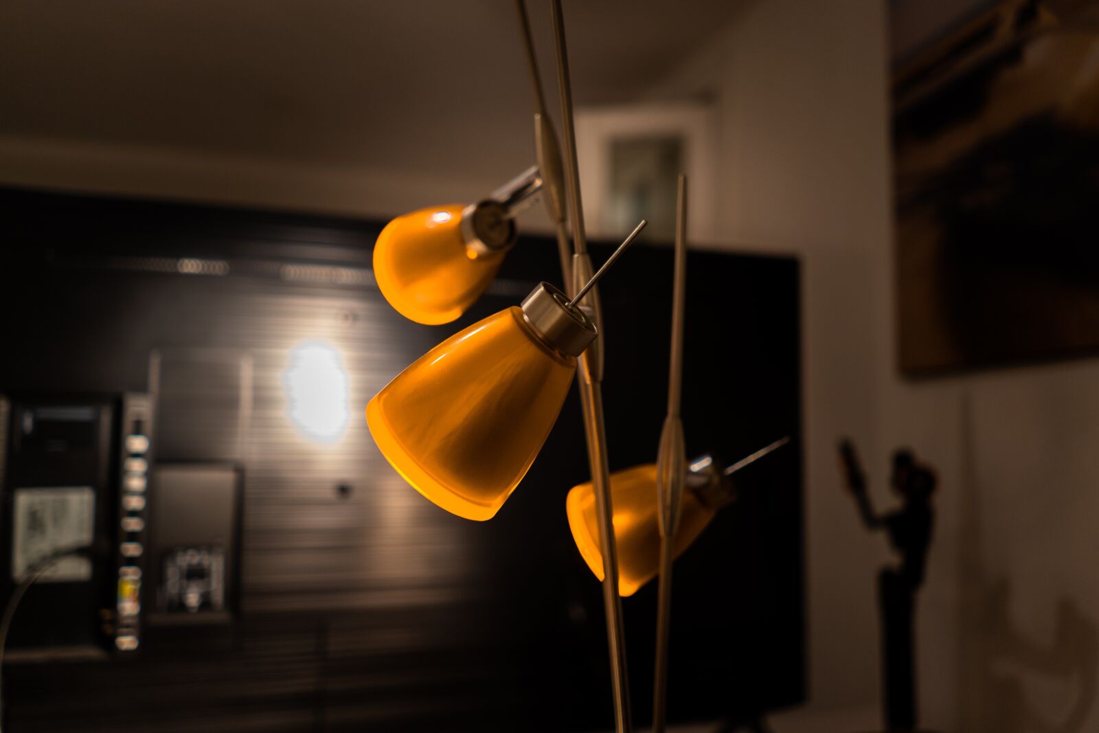 Sony a7 + Sony FE 28mm F2 sample photo. Lamp, floor lamp, evening photography