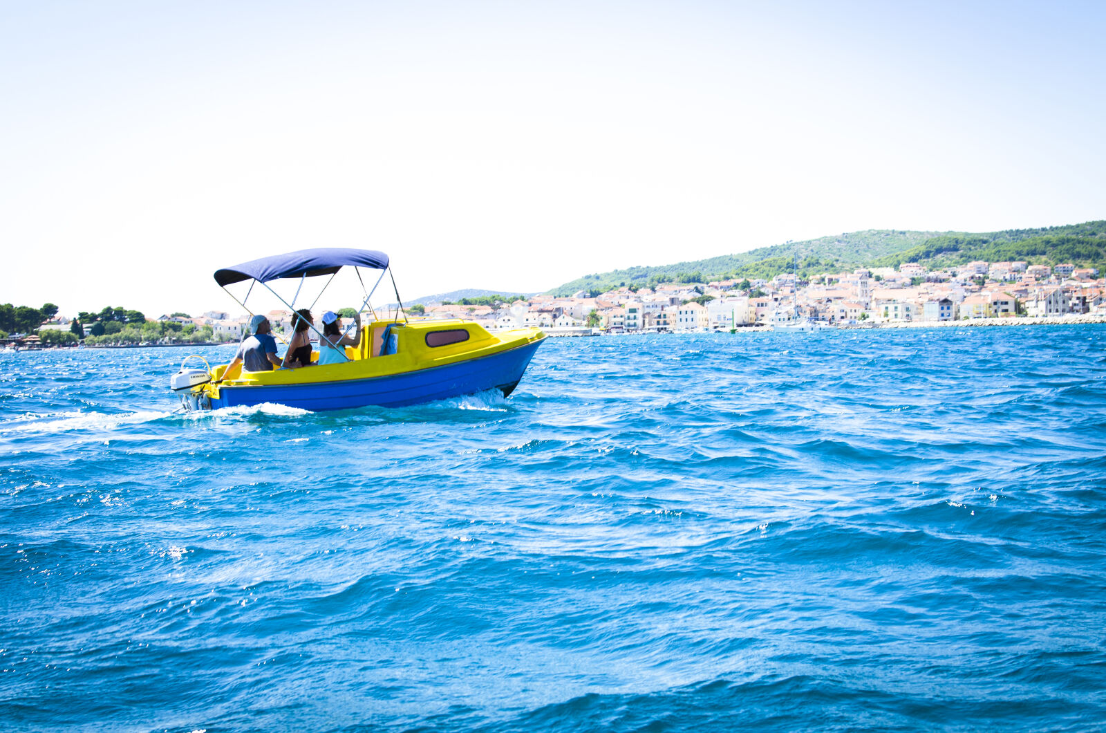 Nikon D5100 + Nikon AF-S DX Nikkor 35mm F1.8G sample photo. Beach, blue, boat, colorful photography