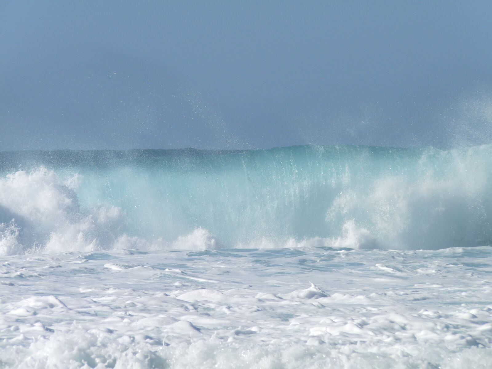 Panasonic Lumix DMC-FZ28 sample photo. Wave, spray, surf photography