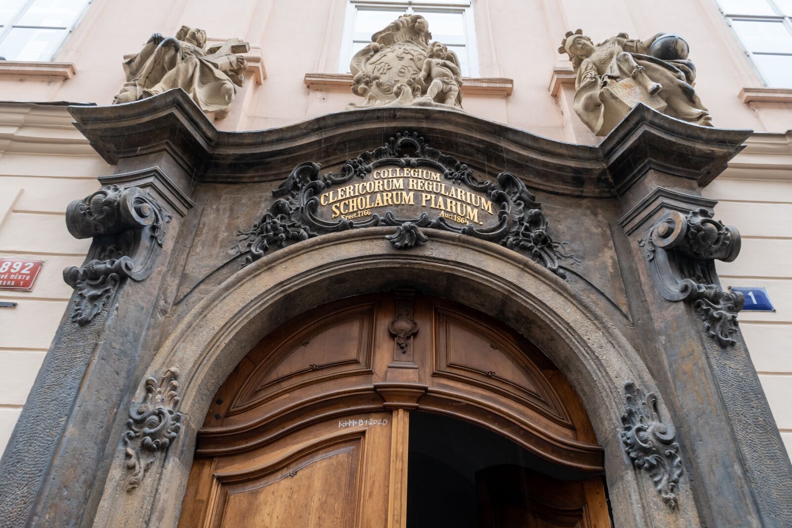 Canon PowerShot G7 X Mark II sample photo. Baroque, gothic door, doorway photography