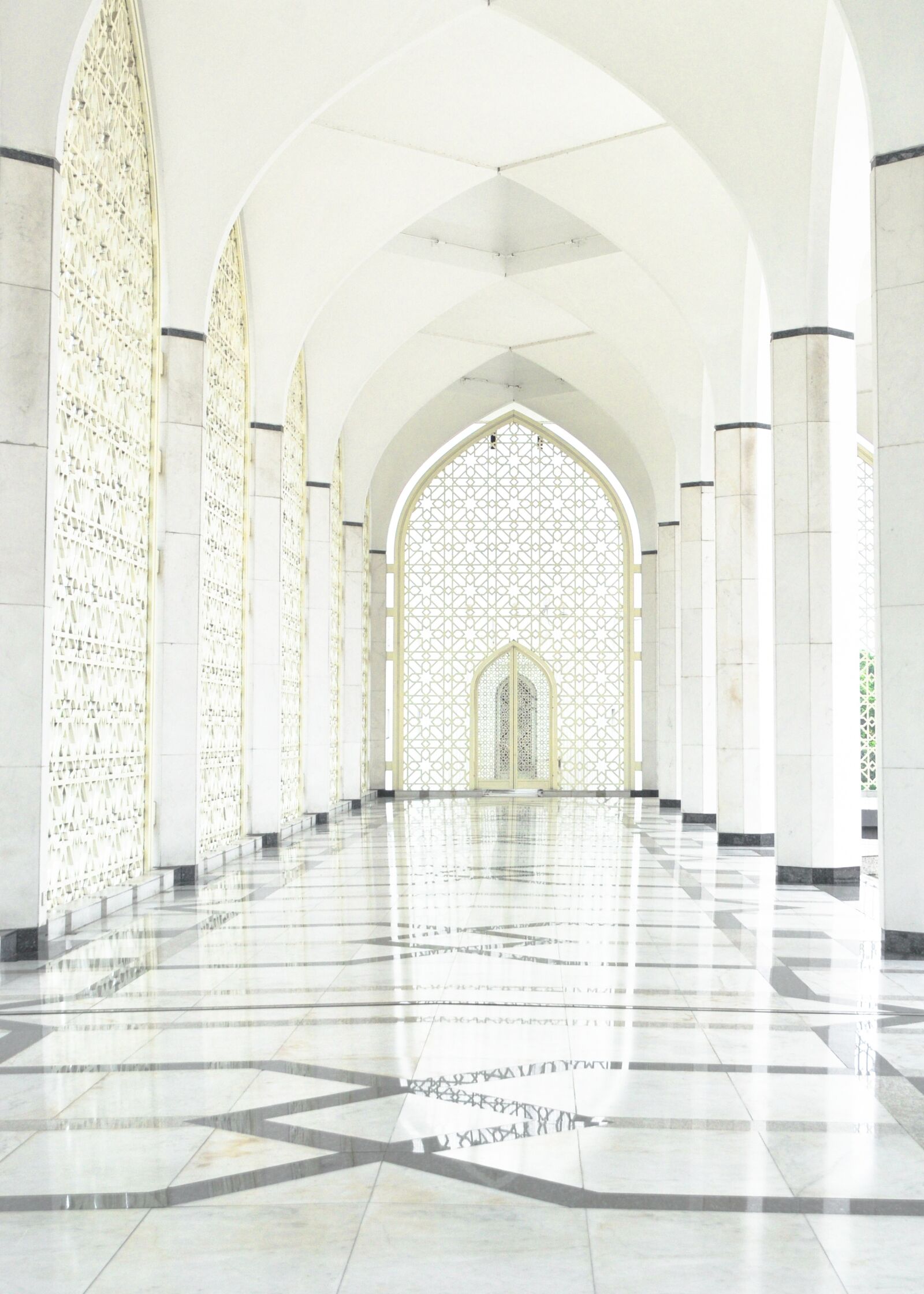Nikon D5000 sample photo. White, mosque, muslim photography